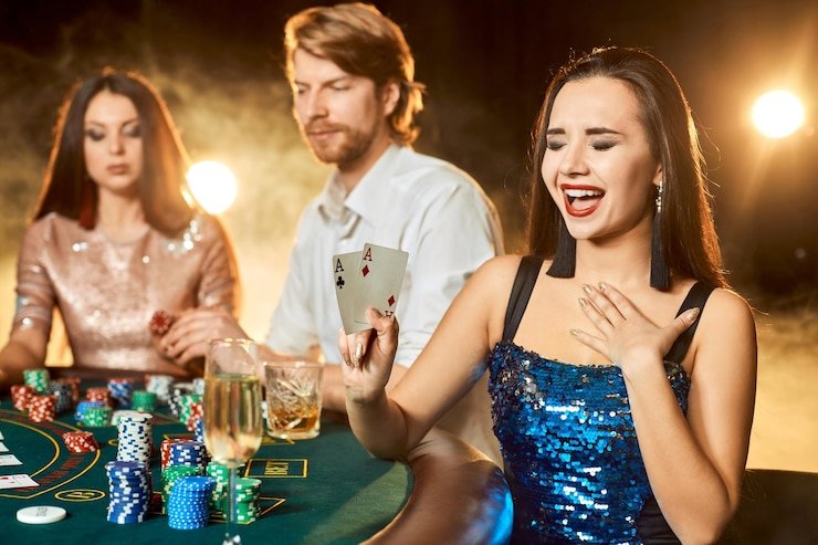 Studio dealer langsung Three Card Poker dengan kualitas HD